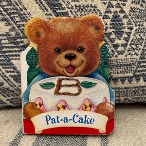 🏖️2/$5🏖️Pat-a-Cake Bear board Book, 2004